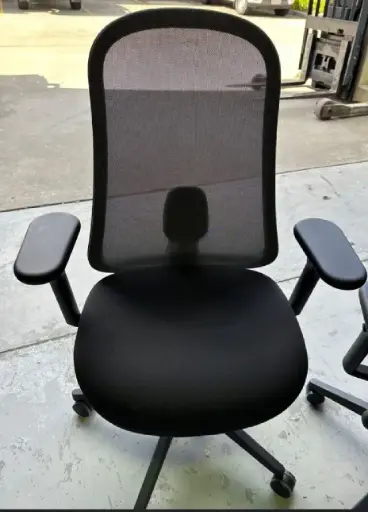 Ergonomic Swivel Office Chair with Lumbar Support